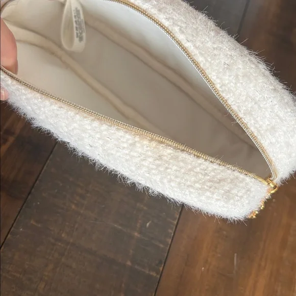 Chanel Beaute Snowflake Cosmetic Bag - Picture 5 of 7